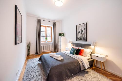Nowe Miasto Apartment | Old Town Market Place Apartment by BookingHost