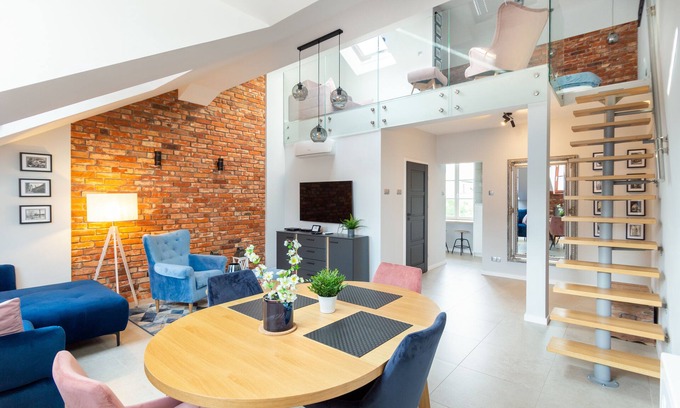 Stare Miasto Apartment | Old Town with a view to St Mary Church, bth + extra toilet, air-con