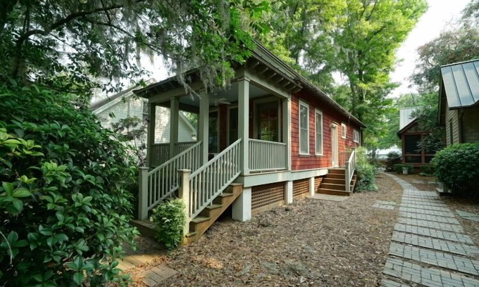 Olde Town Cottage | Old Towne Cottage premier location