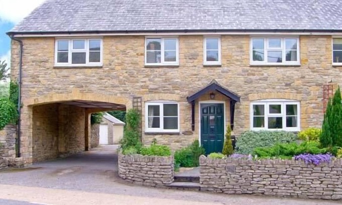 Broadwindsor Cottage | OLD YEW COTTAGE, family friendly, with open fire in Broadwindsor