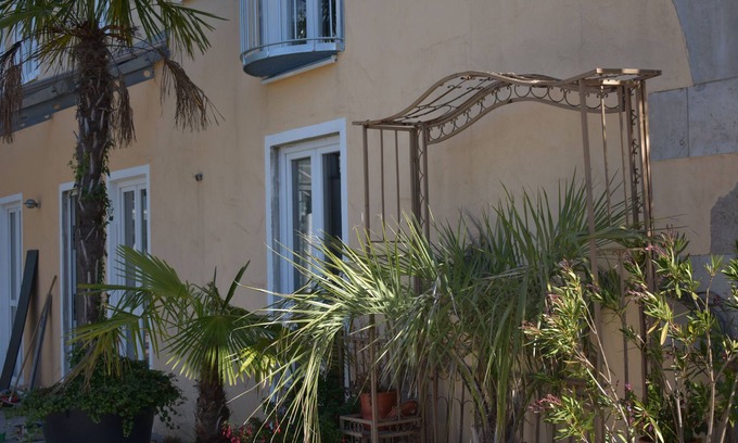 Entraching House | Oleandergarten Fantastically beautiful