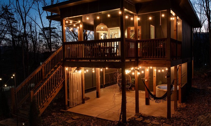 Ryland Cabin | On 10 acres of scenic retreat