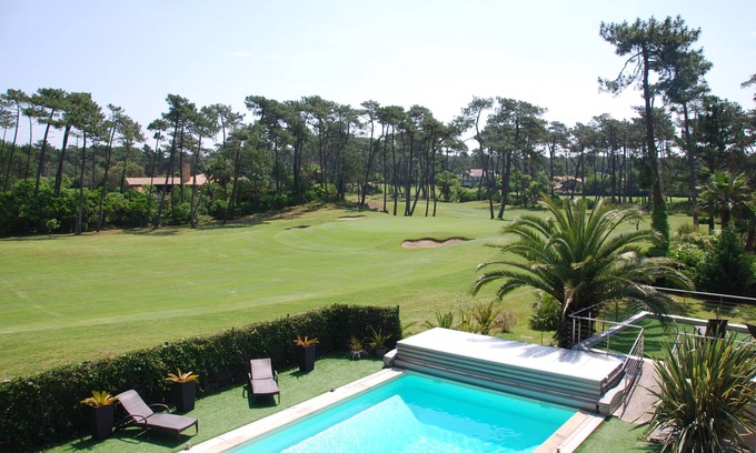 Anglet Apartment | On the Golf of Chiberta, apartment 4 pers ., bright and quiet. Garage. Swimming