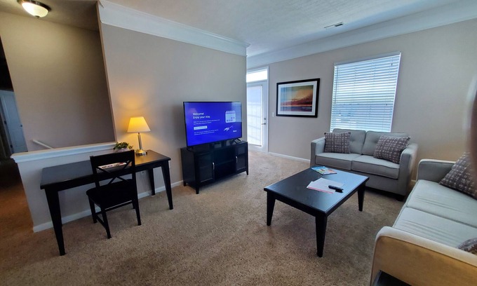 Summit Station Apartment | On the New Albany/Gahanna border! Large 2 bedrooms with 2 full baths on the 2nd