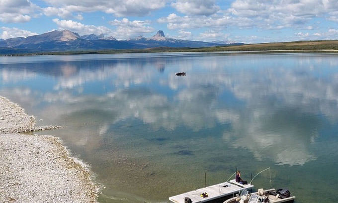 Babb Cabin | On the shores of Ducklake only minutes from Glacier Park, and Waterton Park park