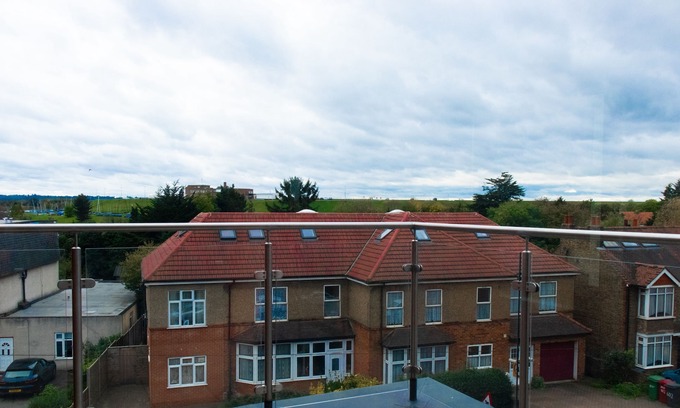 George Green Apartment | One Bed Apt with Private Balcony