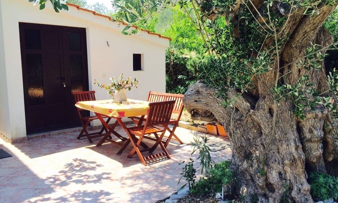 Vinisce Apartment | One bedroom apartment with terrace Vinišće, Trogir (A-17062-a)