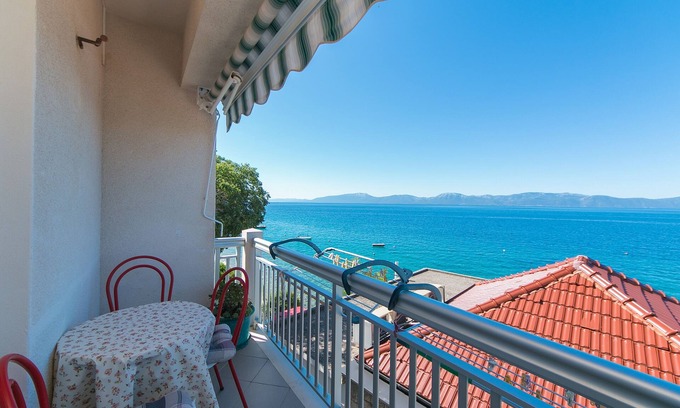 Brist Apartment | One bedroom apartment near beach Brist, Makarska (A-15714-c)