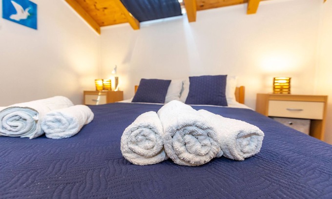 Razanac Apartment | One bedroom apartment with terrace and sea view Ražanac, Zadar (A-5885-a)