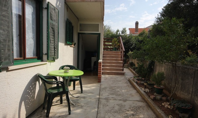 Municipality of Kali Apartment | One bedroom apartment with terrace Cove Mala Lamjana, Ugljan (A-827-c)