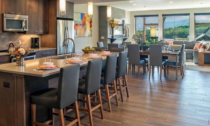 Boulder Ridge Apartment | ONE BEDROOM "BRECK": True ski-in/ski-out directly on peak 8 lifts, ski-school!