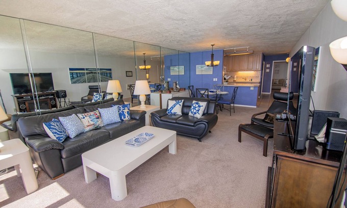 North Pacific Beach Condo | ONE BEDROOM CONDO 706