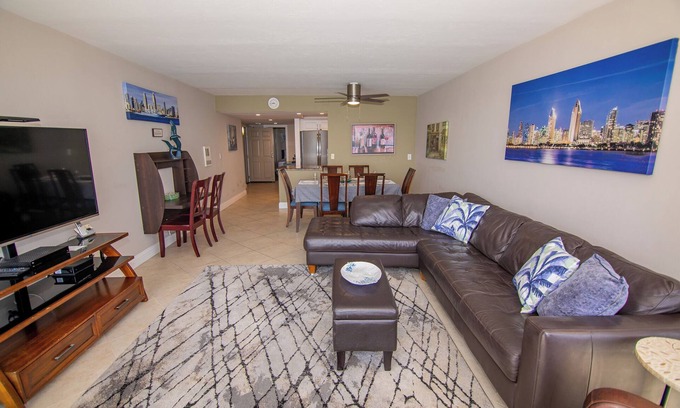 Pacific Beach Condo | ONE BEDROOM CONDO 711
