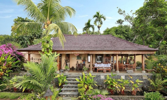 Kayu Putih Villa | One Bedroom Guest House in Lovina with A sea view