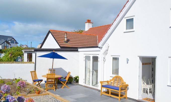 Aberdaron Cottage | ONE DOLFOR, pet friendly, luxury holiday cottage in Aberdaron
