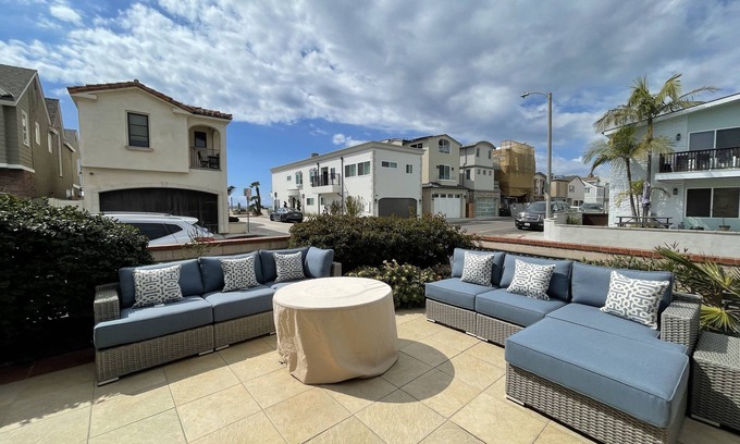 West Newport House | One House to the Sand