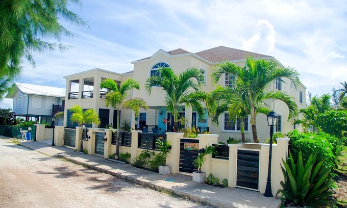 Ealing Park Villa | One of a Kind Insta-Worthy South Coast Villa - Ocean views