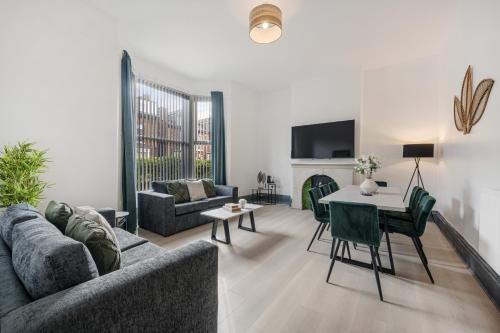 Liverpool House | Onslow House - Air Host & Stay - 5 bed, Sleeps 14