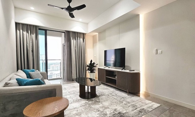 Mont Kiara Apartment | OOAK 1BR Apt w/Blcony, Nflix,Btub & Wtr Dispenser