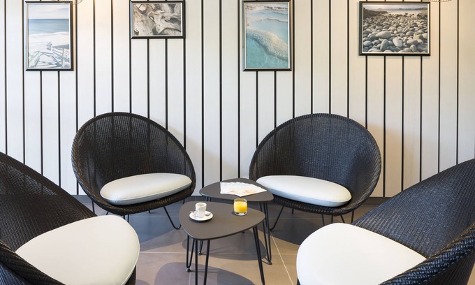 Balaruc-les-Bains Hotel | Opéralia Hôtel Les Pins