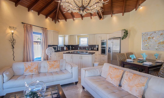 Malmok Apartment | Opal Apt, close walk to Beach