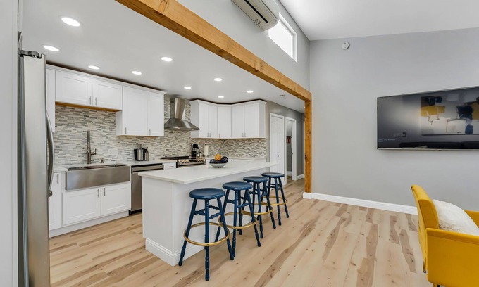 Northeast Reno Condo | Open calender. Washer/dryer. Complementary Netflix. Struck Gold