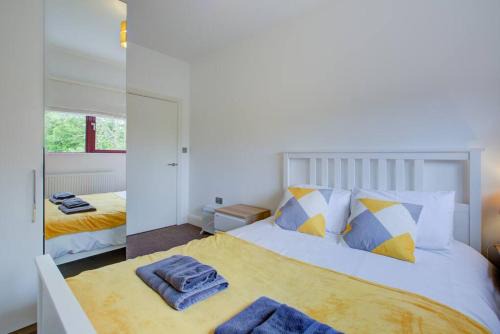 Fareham Apartment | Open Mind Property - City Centre & Free Parking for Unlimited Vehicles