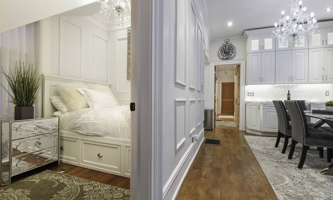 Old Town Triangle House | Opulent 3bdr2bth Old Town Luxury + Parking prmts