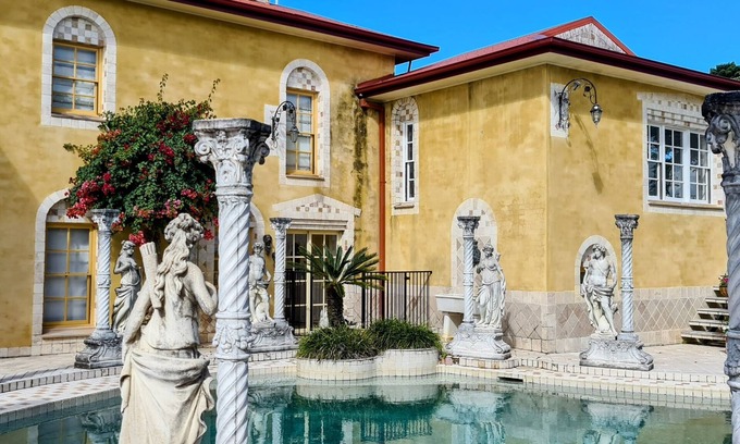 Sleepy Hollow House | Opulent Serene apartment @ Palazzo Sophia Byron panoramic seaview & sugarfields