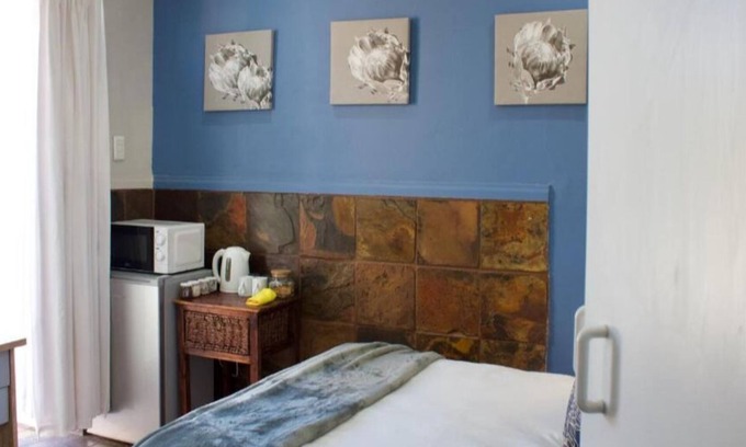 Fichardt Park Apartment | Orchard Guesthouse Standard Queen Room