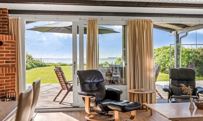 Bjert House | "Ørn" - 5m from the sea by Interhome