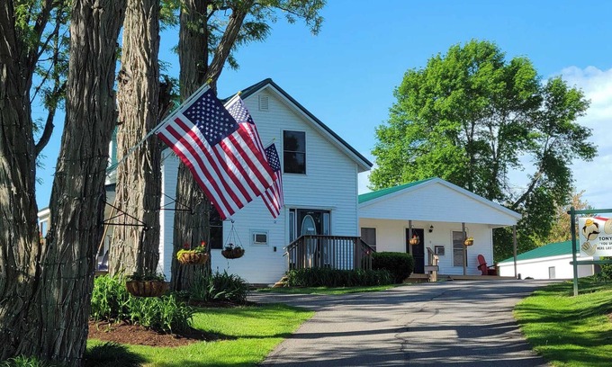 Ferrisburg House | Otter Creek View! 2-Bedroom house with all the amenities!