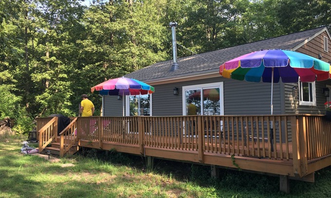 James Monroe House | Out where the blacktop ends: Rent our 2BR country lover's retreat.