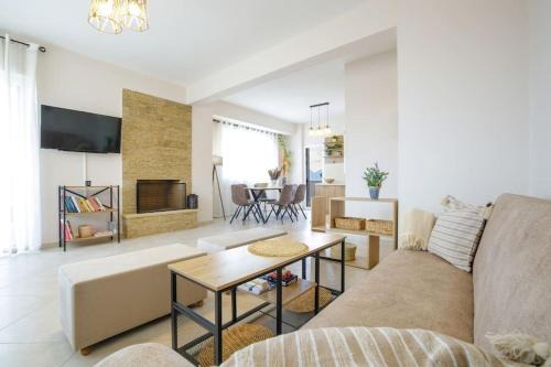 Kalamata Apartment | Over the Messinian Plain