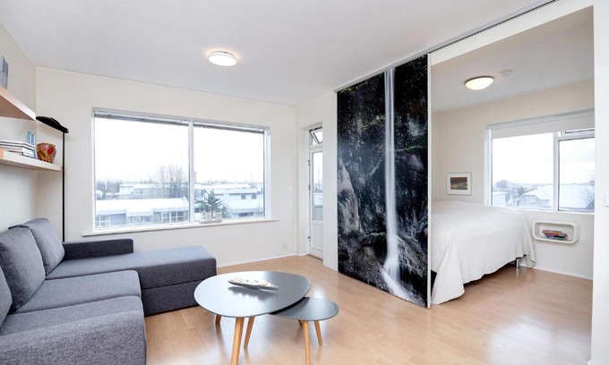 Laugardalur Apartment | Overlooking the city, bright & cozy - Free Parking (A2)