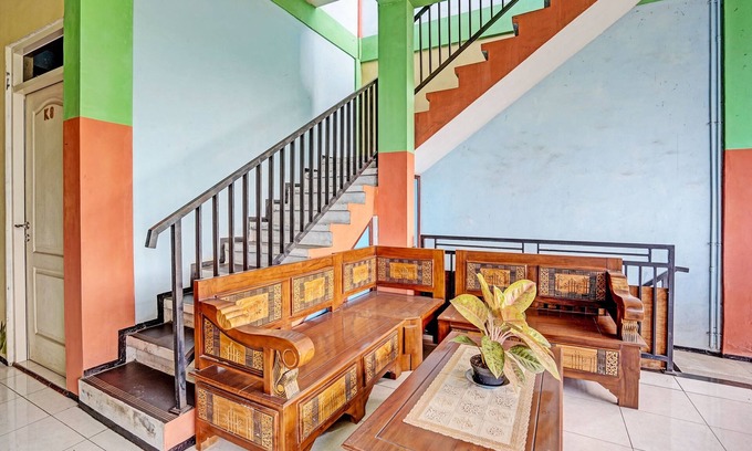 Prigen Hotel | OYO 91572 Kost Esklusif Barokah