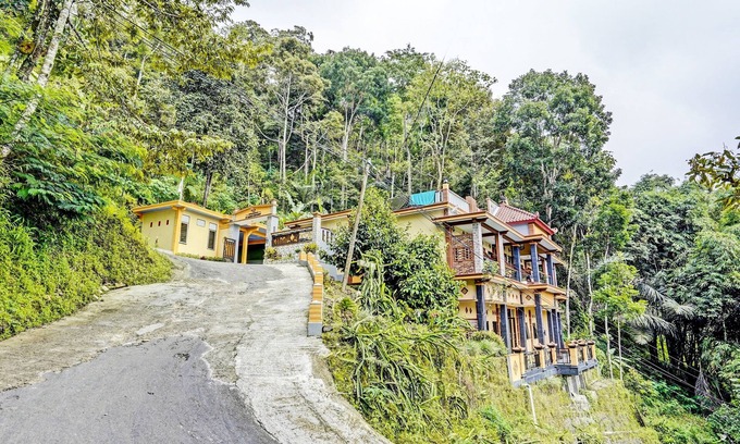 Briket Hotel | OYO 92049 D'jamus Resort Telaga Ngebel