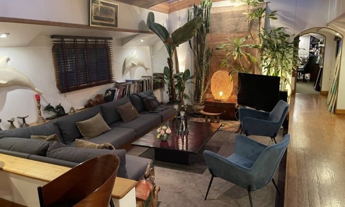 Quartier de la Muette Boat Rental | Péniche Parisienne à Bagatelle, Calme et Romantisme à 5 mn de la Porte Maillot