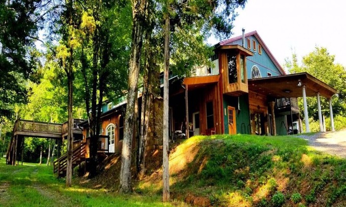 Stanardsville Apartment | P · Suite Pea at White Lotus Eco Spa Retreat