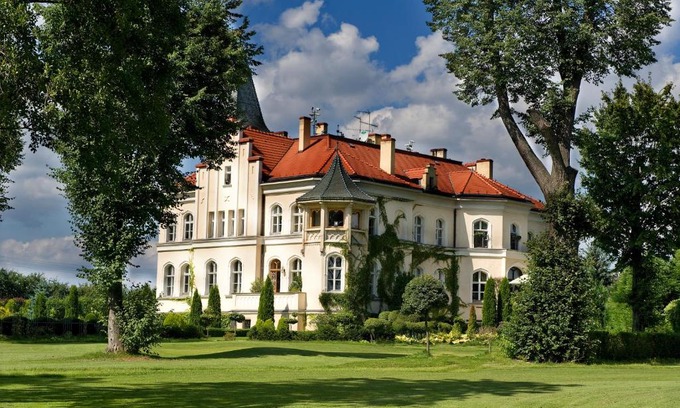 Prusice Bed & Breakfast | Pałac Brzeźno Spa & Golf