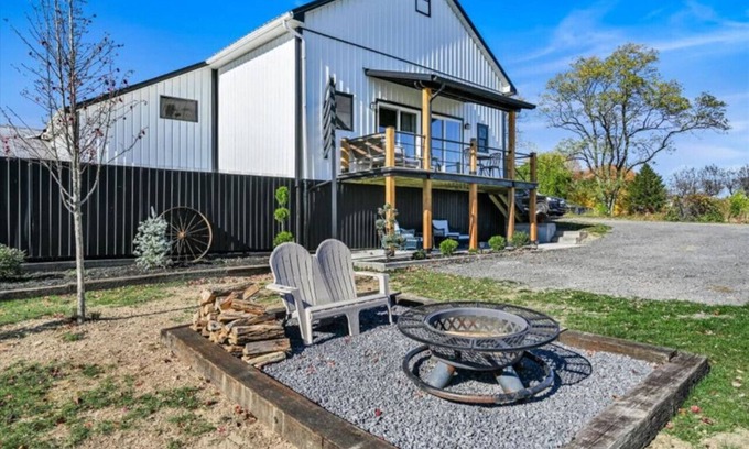 Pine Grove Apartment | Paceful & Stylish Rural Retreat