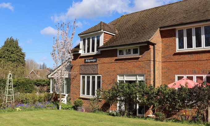 East Farleigh Cottage | PADDOCK VIEW, romantic, with a garden in Maidstone