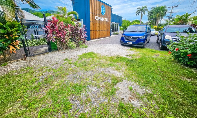 Apia House | Palm Studio+Extra Bdrm, Lelata | Free-Wifi, Aircon, Netflix