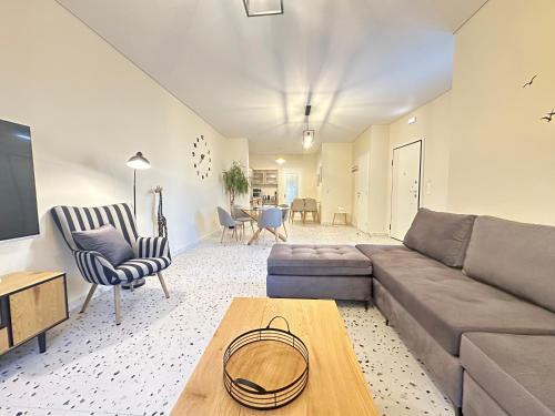 Peristeri Apartment | Paloma Lux Retreat-15' to Central Athens