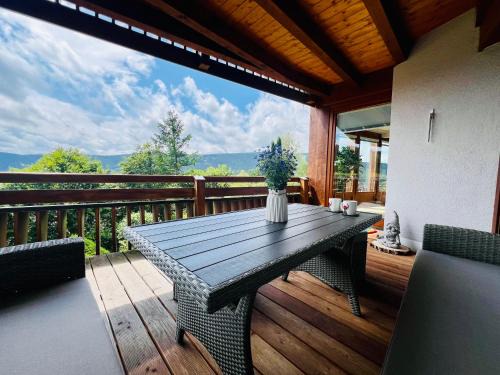 Neustadt Apartment | Panoramablick mit Privatparkplatz, 2 Balkone und 1,5 Bäder