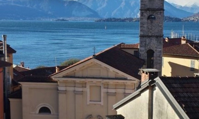 Castelveccana Apartment | Panoramic view of the lake