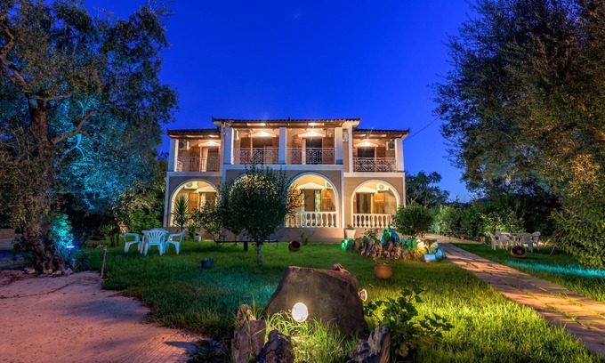 Psarou Apartment | Pansion Mary Studios