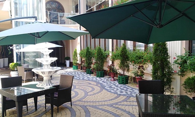 Chernovtsy Hotel | Panskiy Dvir