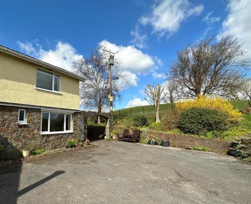 Llandefeilog House | Pant Y Cwtsh - A lovely 1 bedroom annexe with kitchenette close to Pembrey Country Park