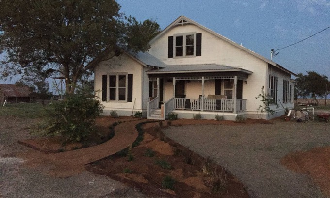 Georgetown House | Papa's Hill - 100 yr old Farmhouse near Georgetown